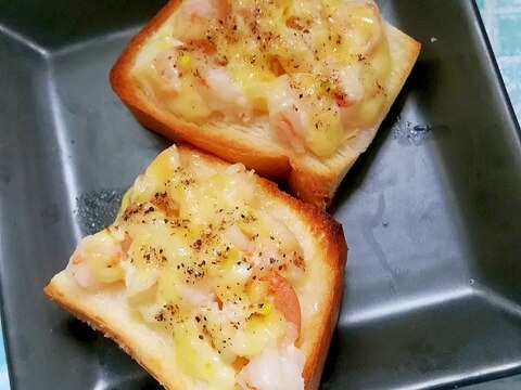 おつまみパン☆むきエビと玉ねぎのマヨトースト